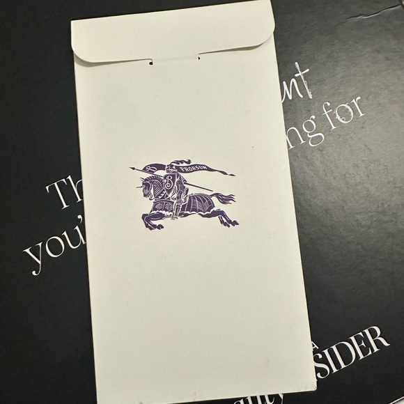 New! Burberry Nail wraps - Picture 2 of 5